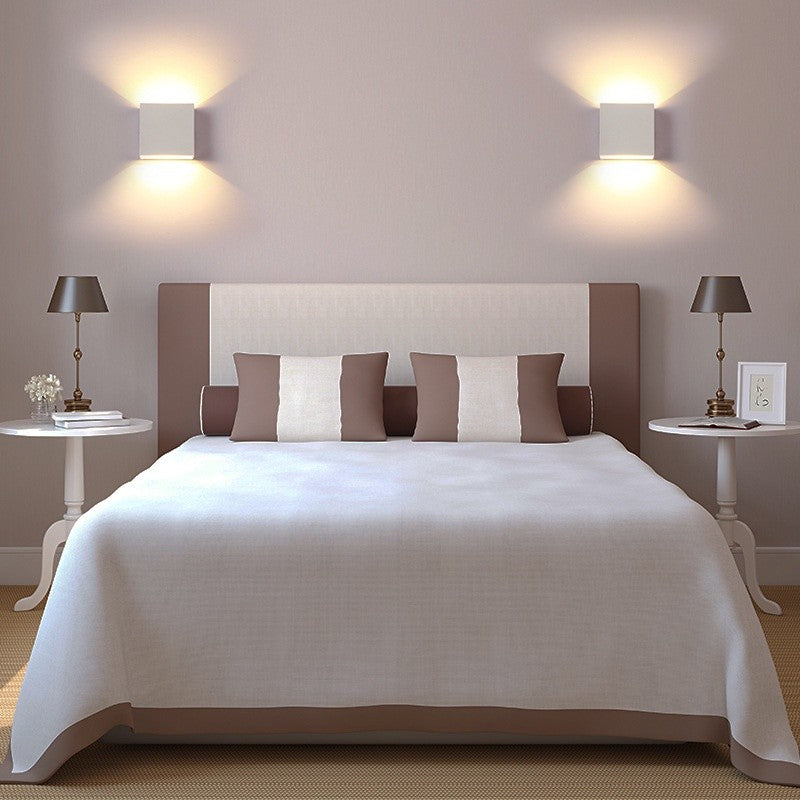 Arandela Luz De Parede BQ XLX 10cm x 10cm LED ABS ambientes internos e externos Branco Quente