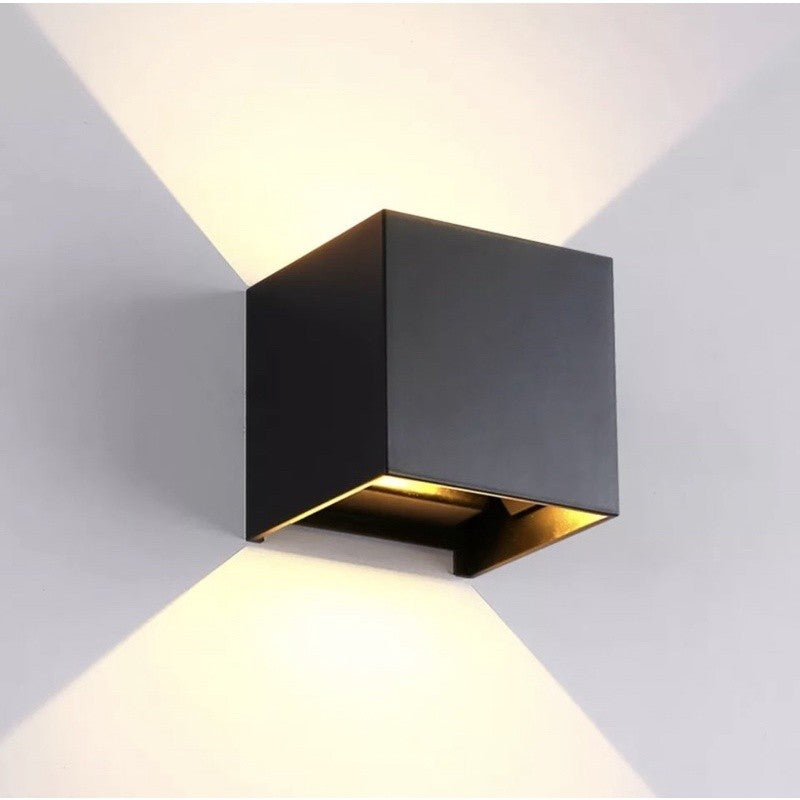 Arandela Luz De Parede BQ XLX 10cm x 10cm LED ABS ambientes internos e externos Branco Quente